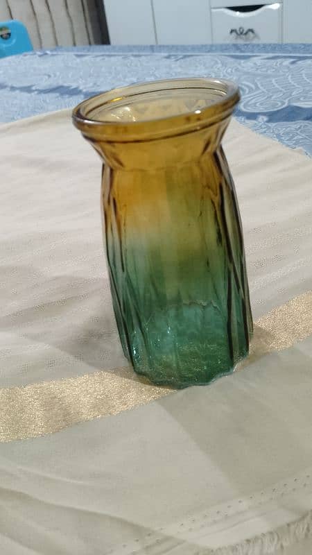 glass vase 0