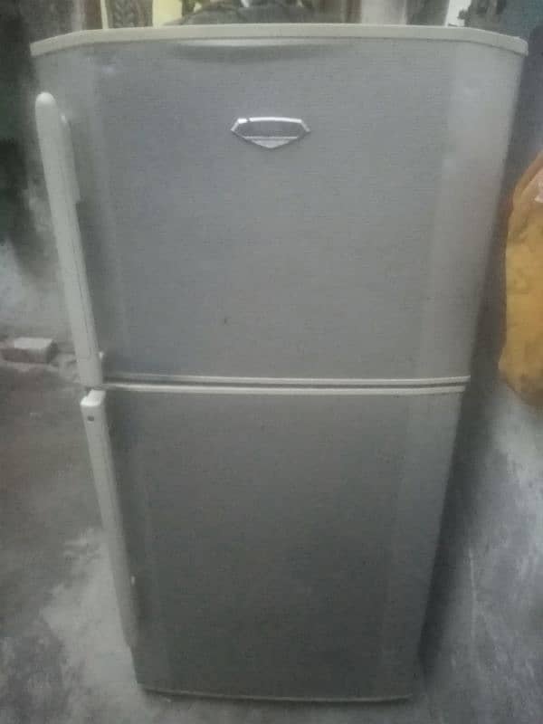 dawlance fridge midiam 28000 Haire fridge 16000 samsung led 32  16000 4