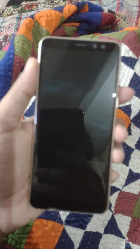 Samsung Galaxy A8 2018 9