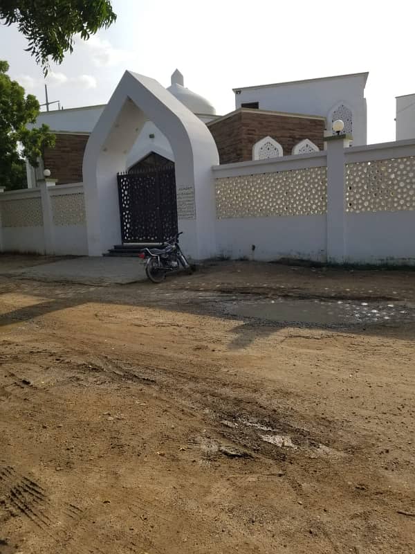 Saadi Garden 120sqy West open Available for Sale only 48. Lac 4