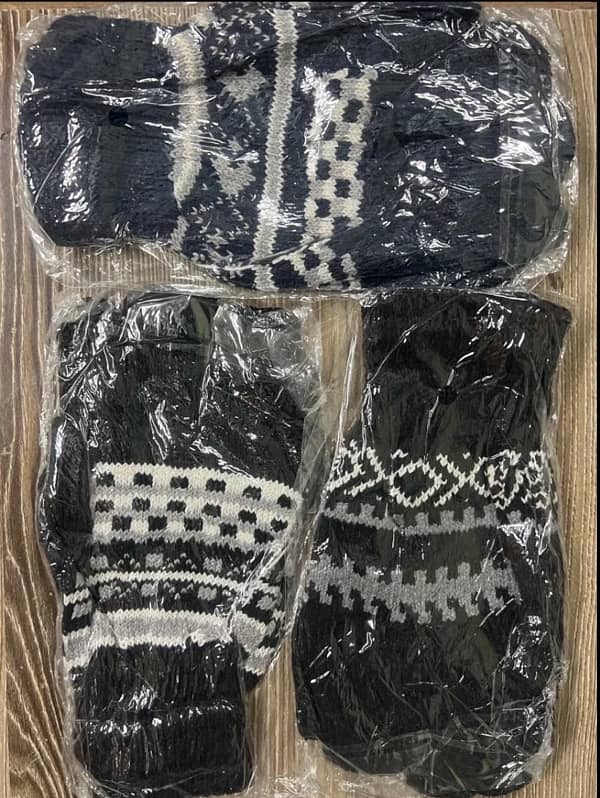 PACK OF 2 PAIR OF GLOVES AND SOCKS 0