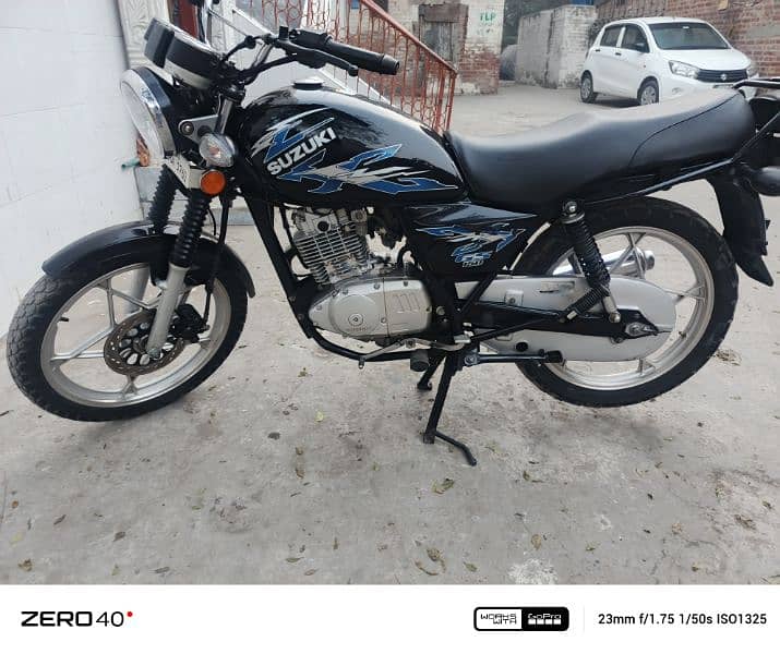 Suzuki gs 150 se 2021 3