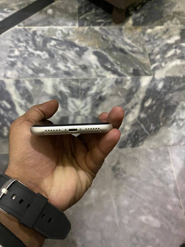 Iphone 11 Non PTA 4