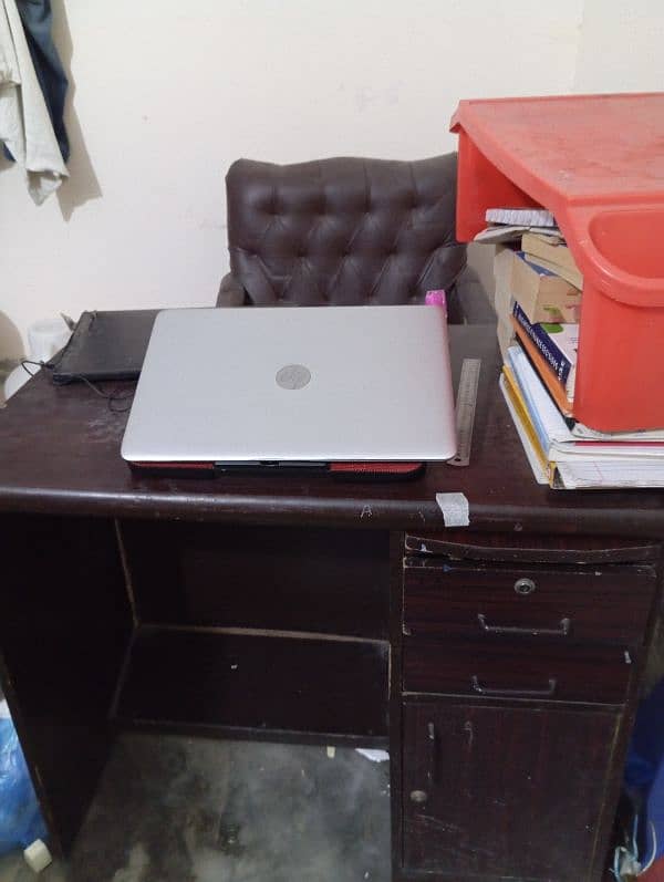 Selling 2 chair 1 study table and a small table 2