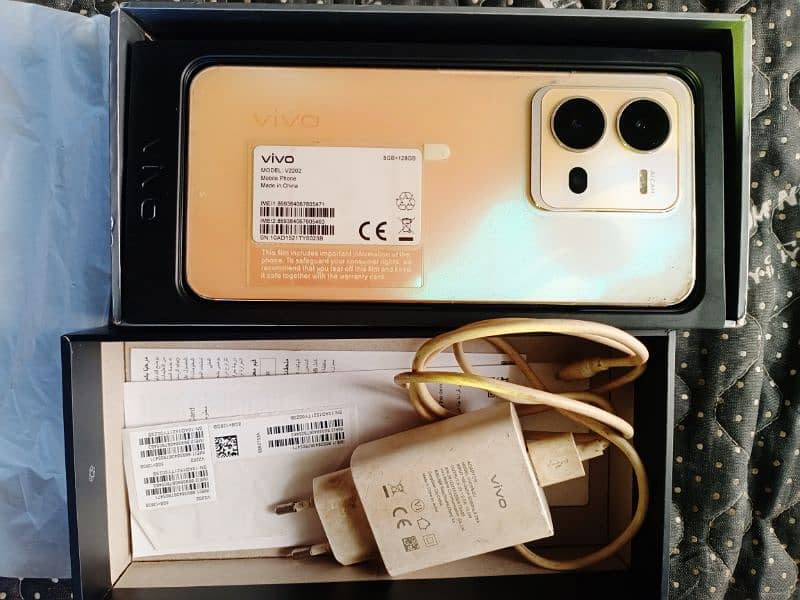 All ok hi original box charger sath hi condition 10/10 vivo v25non pta 0