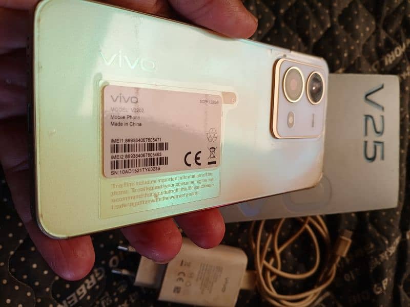 All ok hi original box charger sath hi condition 10/10 vivo v25non pta 3