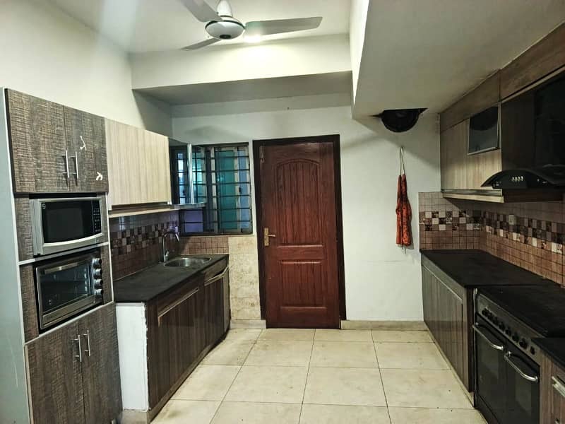 4 bed room apartment for rent 4