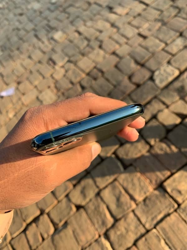 iPhone 11 Pro Max 256GB 7