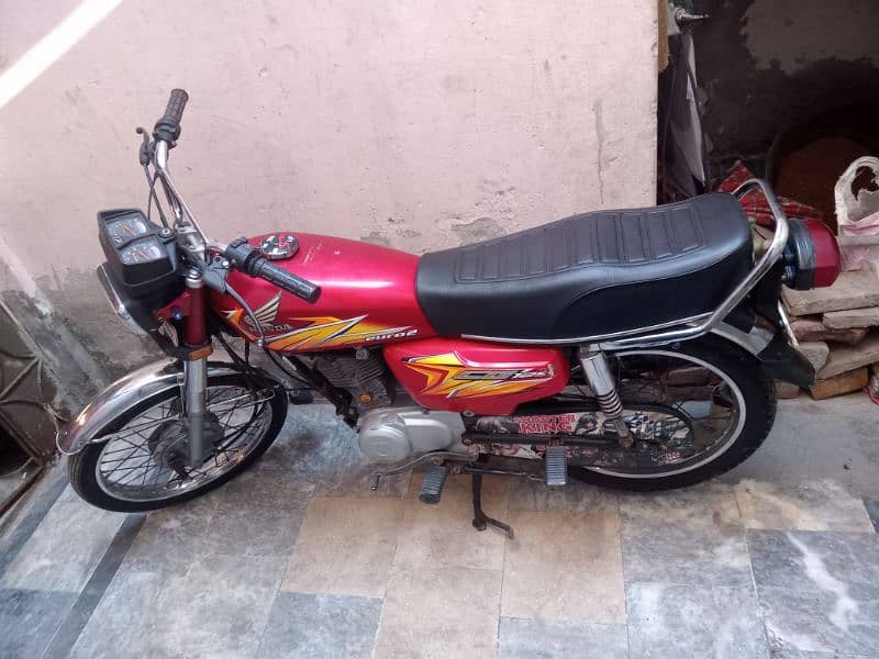 Honda cg 125 fit bike all Punjab number 20/21model ha 7