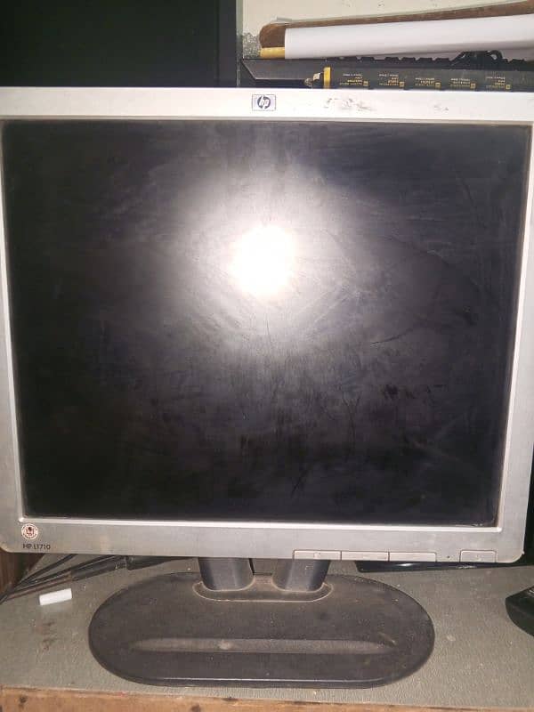 HP 17 inach LCD far sale urgent 1