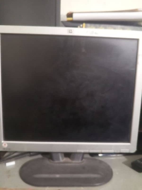 HP 17 inach LCD far sale urgent 2