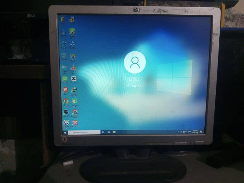 HP 17 inach LCD far sale urgent 5