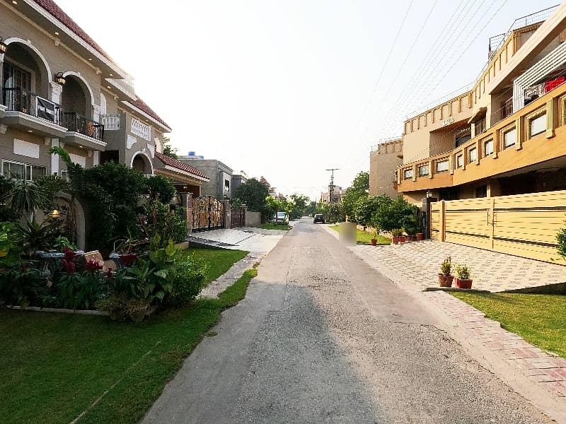 In PGECHS Phase 2 - Block E 1 Kanal House For sale 4