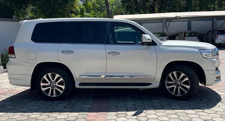 Toyota Land Cruiser 2019 ZX 4