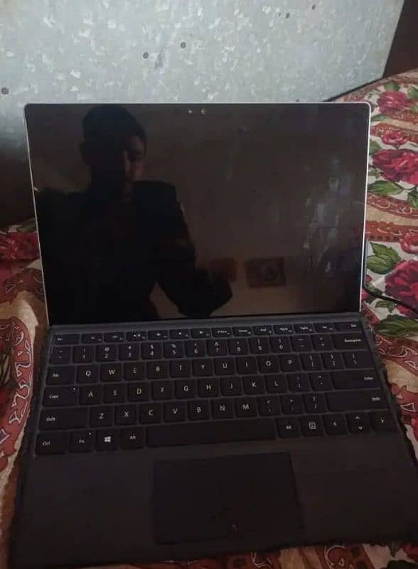 Microsoft Surface Pro 4 - i5 6th Gen NOTE: Right Corner mn touch issue 0