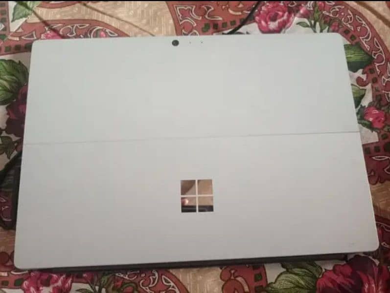 Microsoft Surface Pro 4 - i5 6th Gen NOTE: Right Corner mn touch issue 1