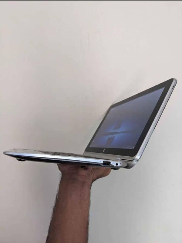 Y11b Touch Display laptop 1