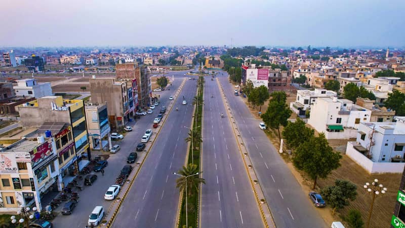 10 Marla 80 Feet Road 35% Paid Plot For Sale in Diamond Block Park View City Lahore 3