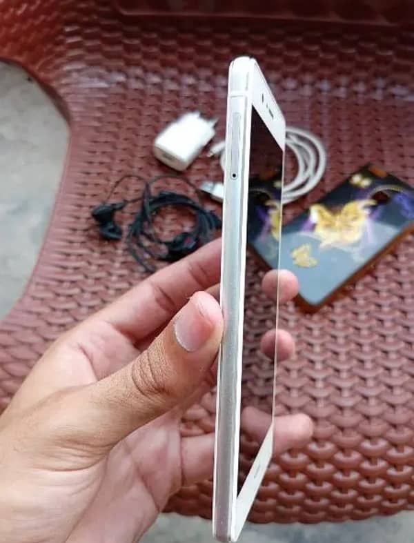 Huawei P9 lite       (10/10 condition) 2