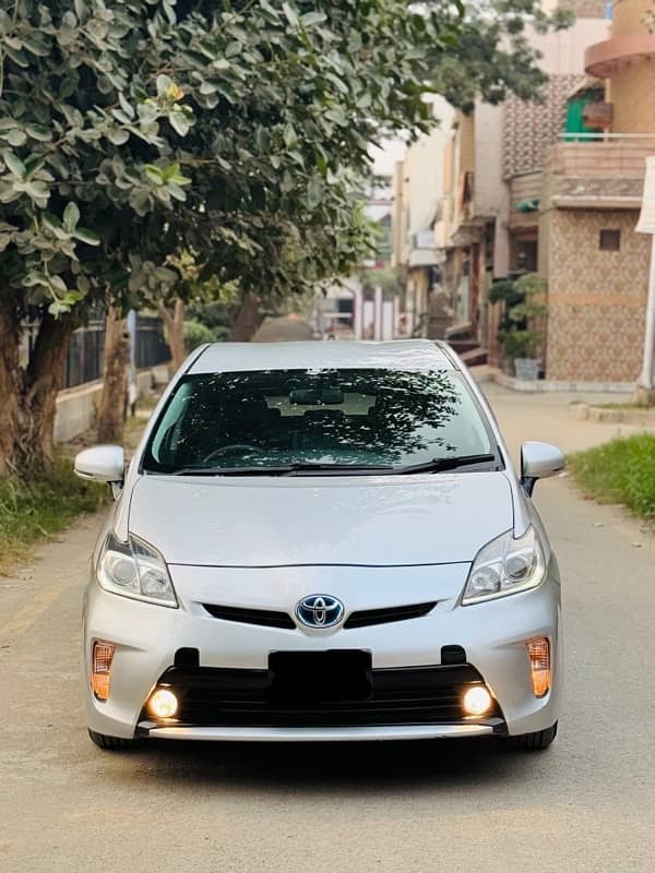 Toyota Prius 2011 1