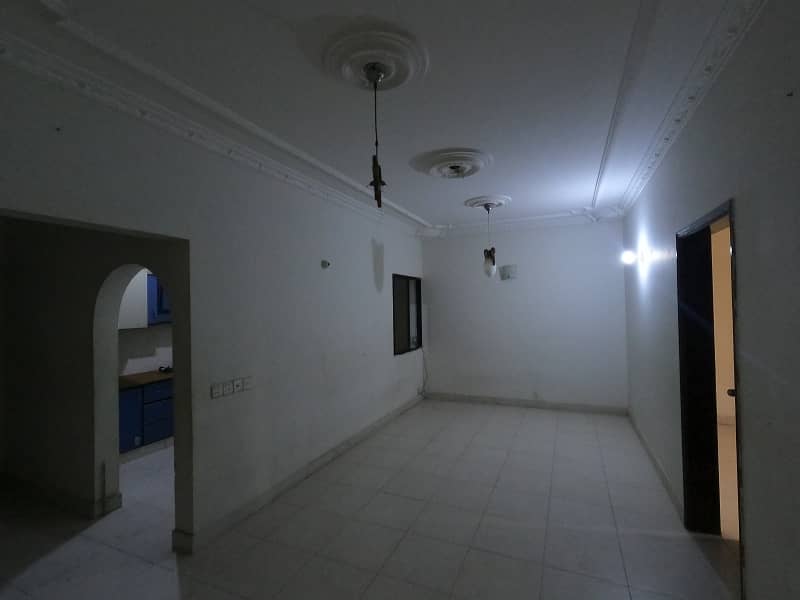 Prime Location Flat Sized 1300 Square Feet In Nazimabad 7