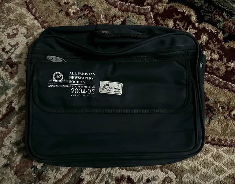 7 Laptop Bags. 1000 each final 1