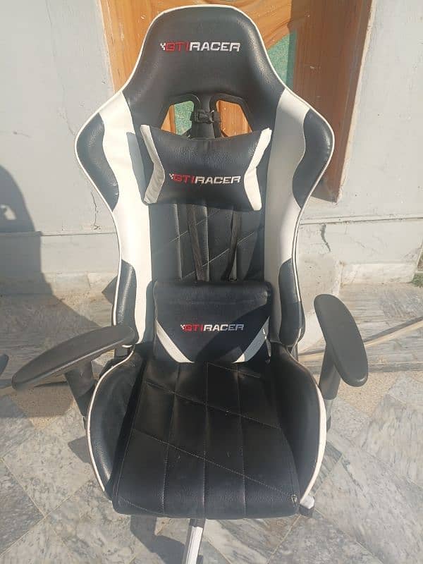 GTRacer Gaming Chair 1