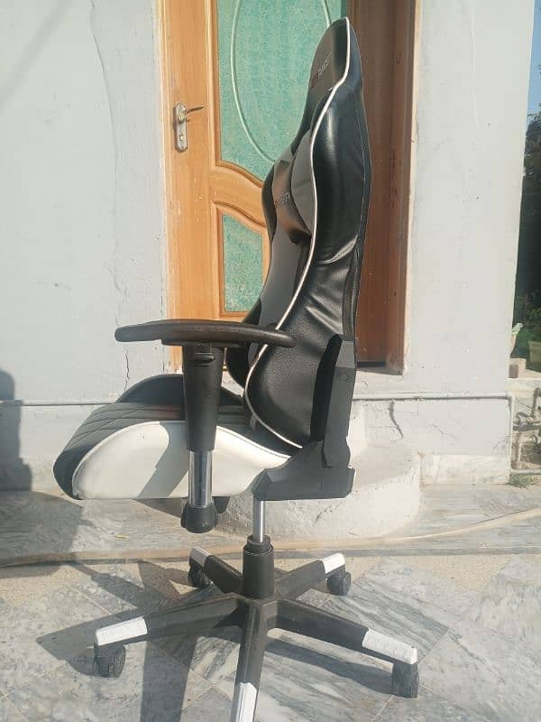 GTRacer Gaming Chair 3