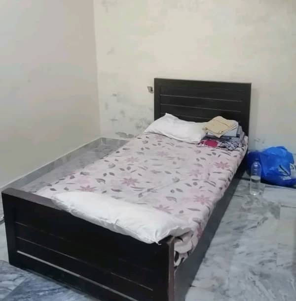 200 Square Feet Room for rent in Model Town 0