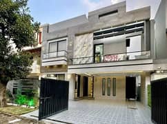 10 Marla House For Sale In Bahria Town Lahore