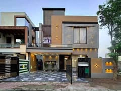 10 Marla Luxury House For Sale In Bahria Town Lahore