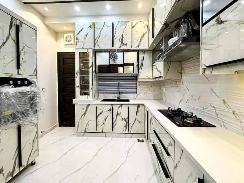 10 Marla Luxury House For Sale In Bahria Town Lahore 9