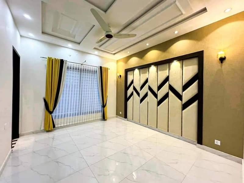 10 Marla Luxury House For Sale In Bahria Town Lahore 10