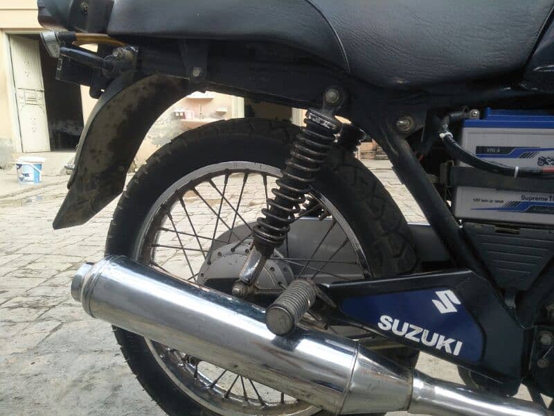 Suzuki gs 150 2016 model black colour karachi Number 1