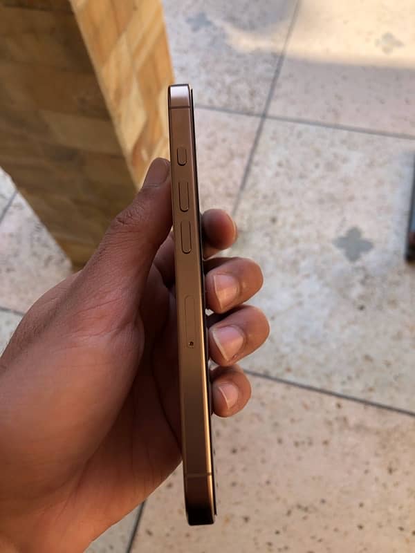 Iphone 16 pro Desert 5