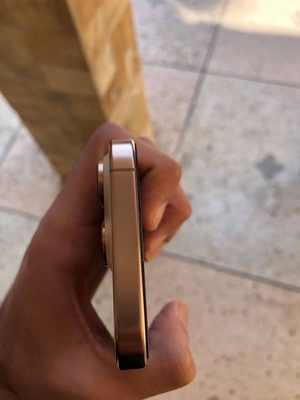 Iphone 16 pro Desert 6