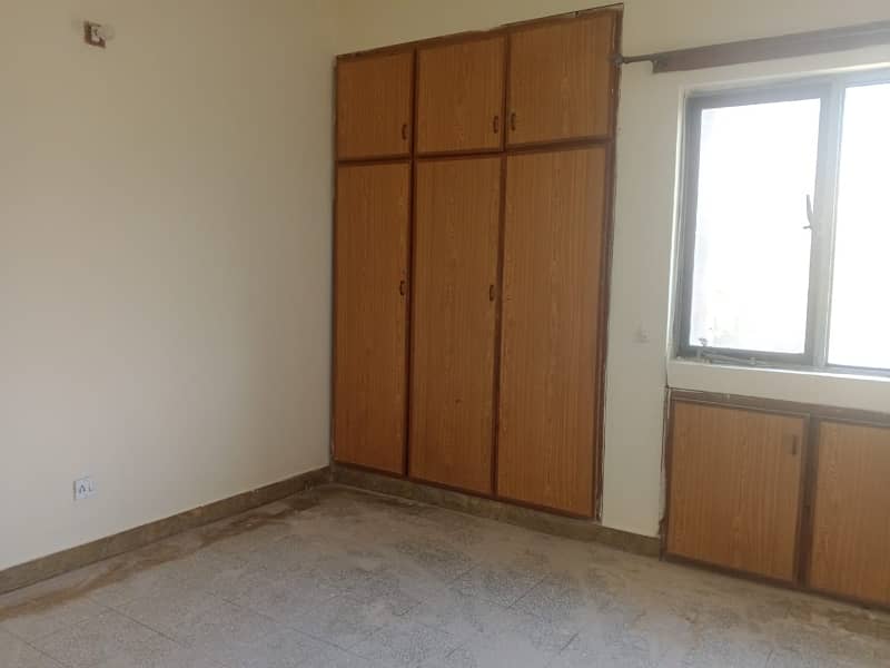 D Typ 1st floor flat for rent in G-11/4 Pha 3