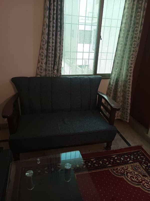 10/10 condition sofa set with glass table 0