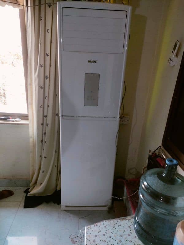 urgent sal 10 by 10 2 ton inverter cabnet with warranty heat//cool 0