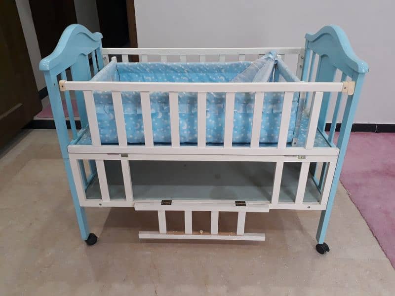 wooden baby cot 0