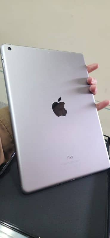 ipad 5th generation 32GB 1