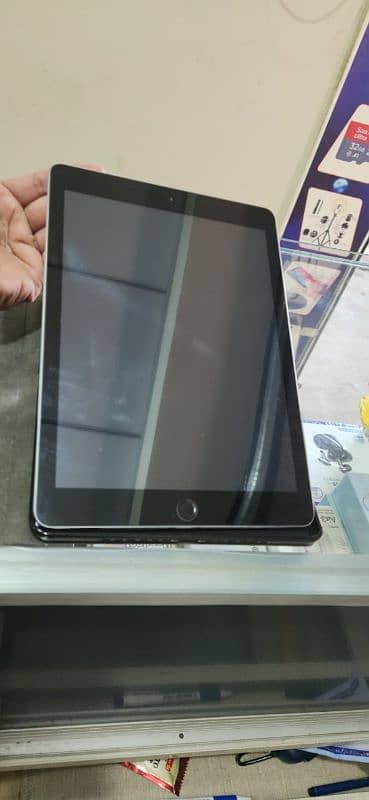 ipad 5th generation 32GB 10