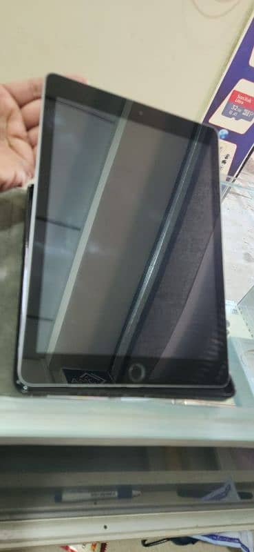 ipad 5th generation 32GB 11