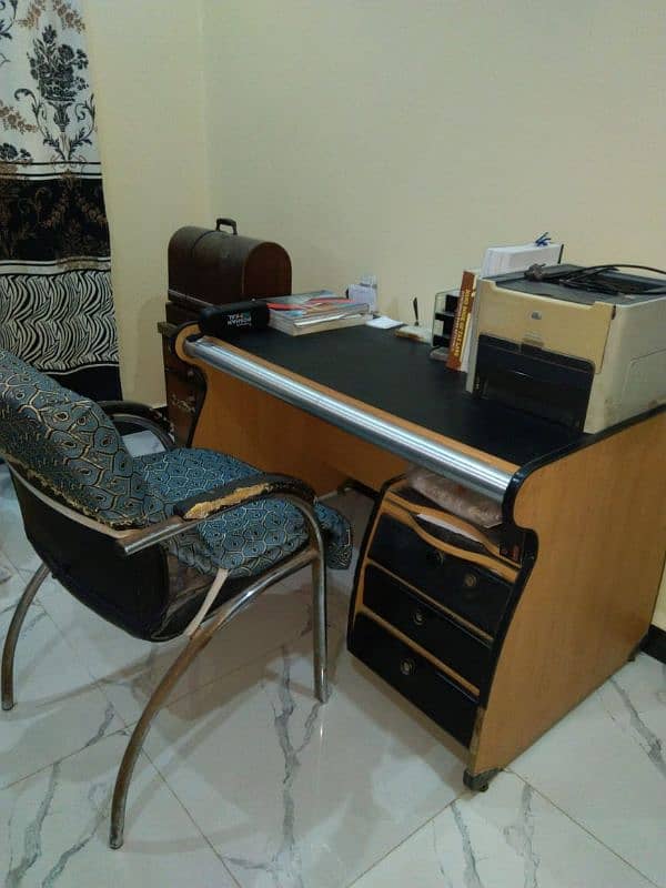 study table with free chair 1