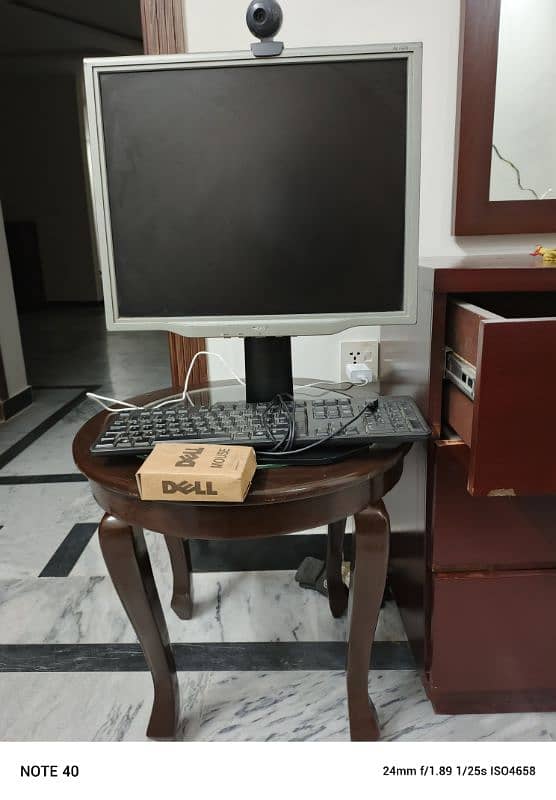 Acer lcd plus mouse and keyboard and camera 0