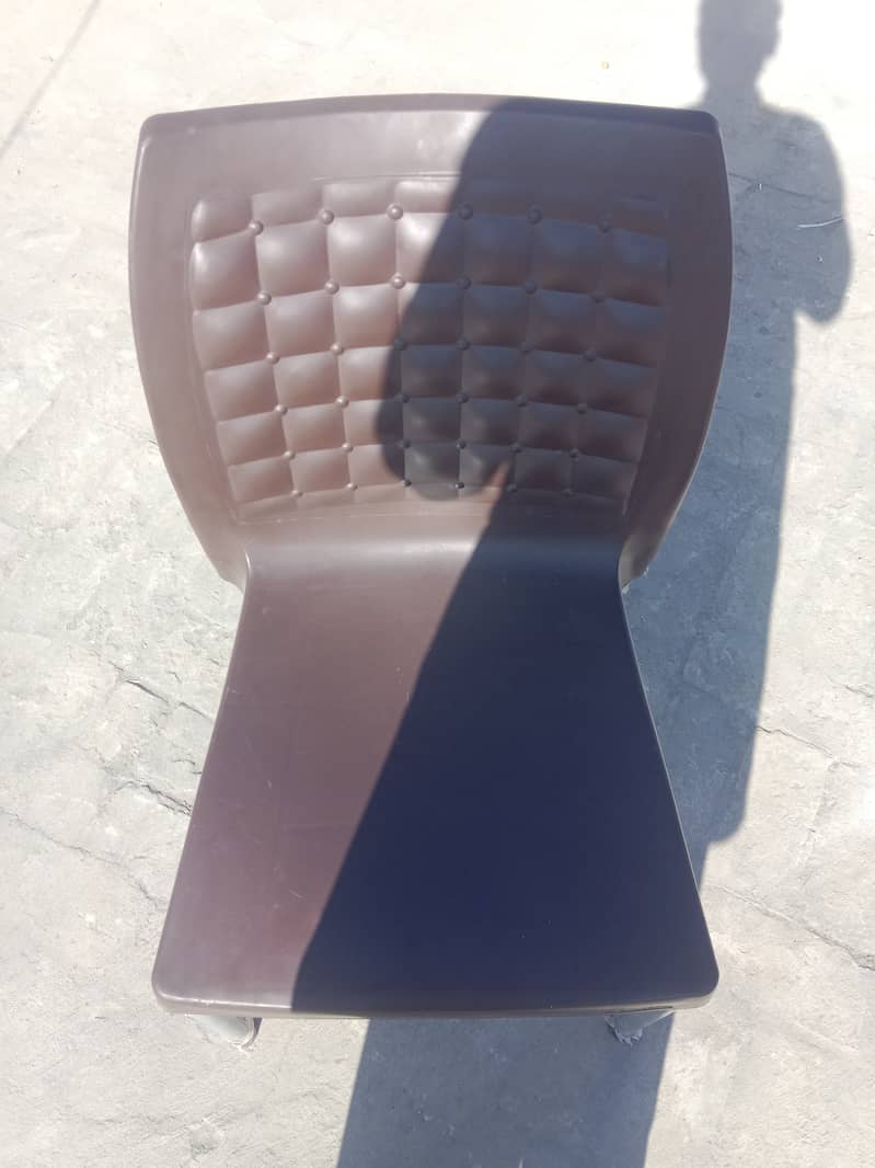 Venus brand plastic chairs 2