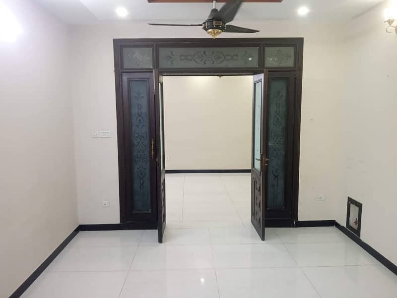 Beautiful Full House Available For Rent Sector' G-13/2 Size' 30*60 1