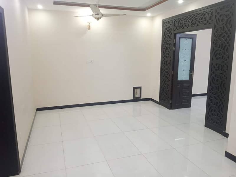 Beautiful Full House Available For Rent Sector' G-13/2 Size' 30*60 2