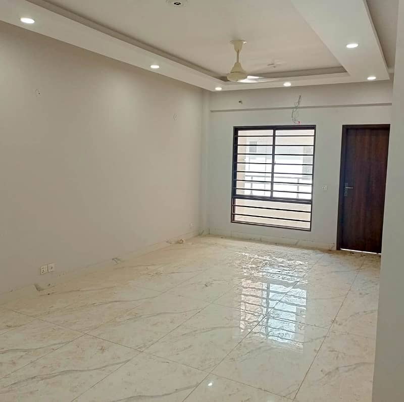 FOR RENT - 3 BEDDD BRAND NEW FLAT (WEST OPEN-CORNER) AVAILABLE IN METROPOLIS RESIDENCY, MAIN JINNAH AVENUE KARACHI 7