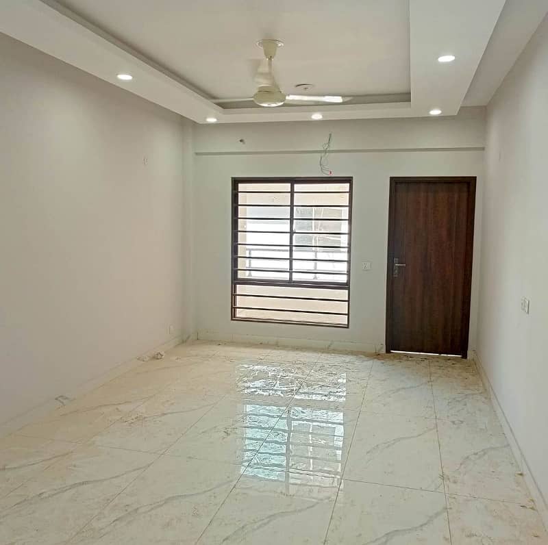 FOR RENT - 3 BEDDD BRAND NEW FLAT (WEST OPEN-CORNER) AVAILABLE IN METROPOLIS RESIDENCY, MAIN JINNAH AVENUE KARACHI 10